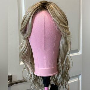 NEW Belle Tress Capri Wig In Crushed Almond Blonde R! Long Beautiful Wavy Style